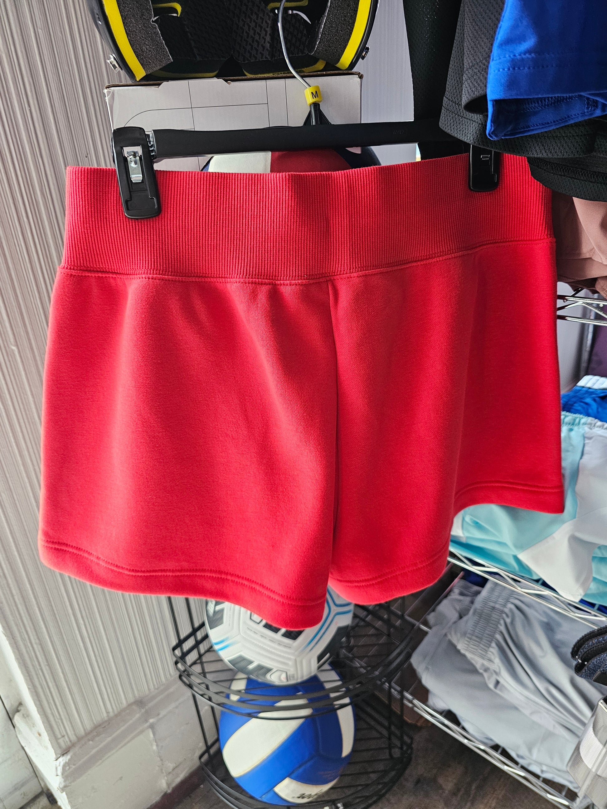 Nike Sportswear Club Fleece Women's Mid-Rise Shorts - Red