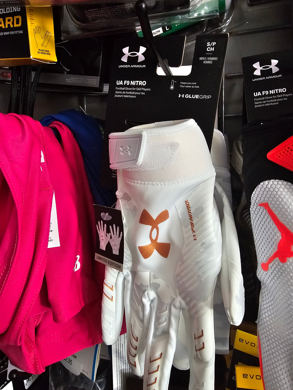 Under Armour Mens F9 Nitro Football Gloves