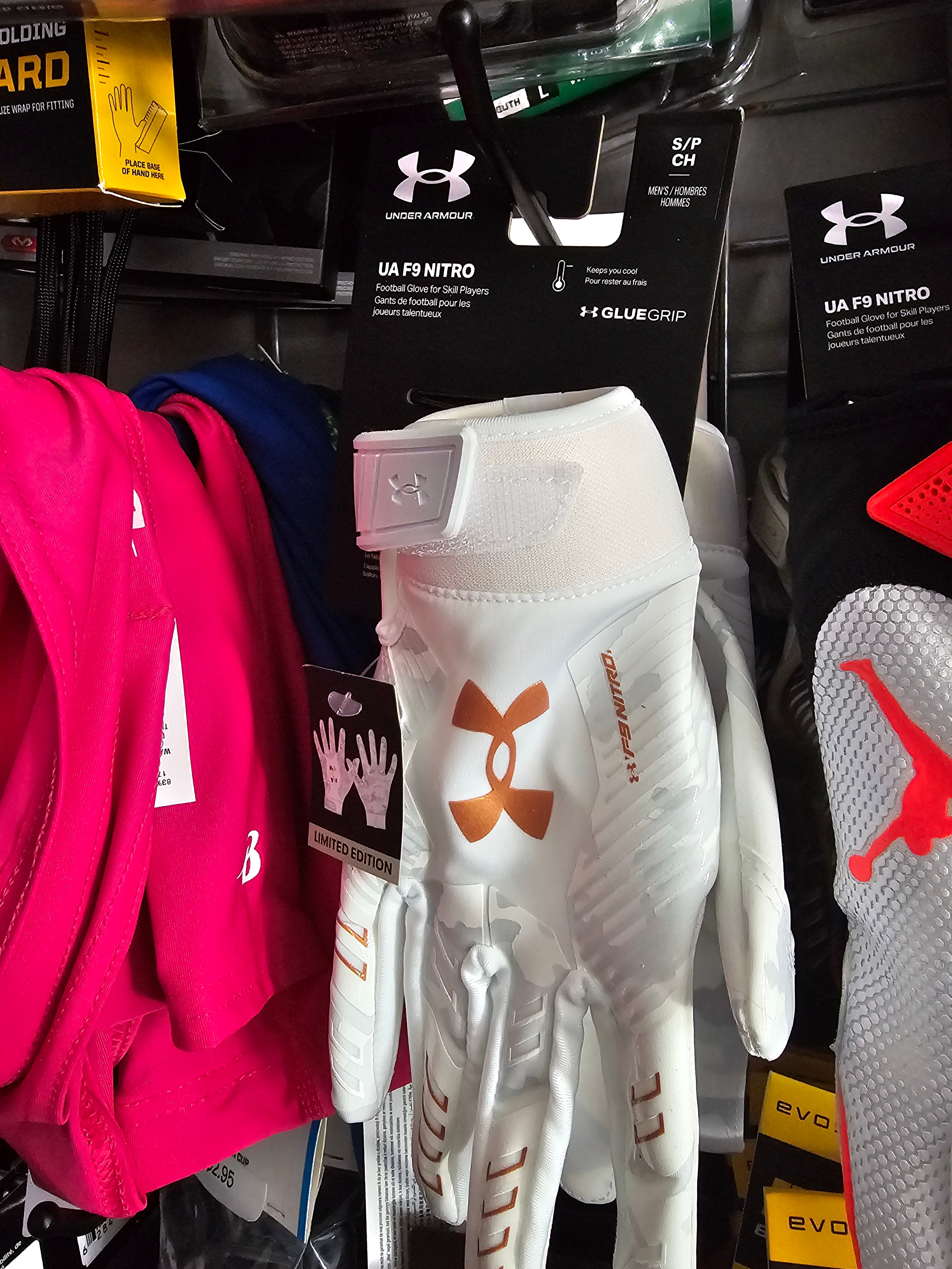 Under Armour Mens F9 Nitro Football Gloves